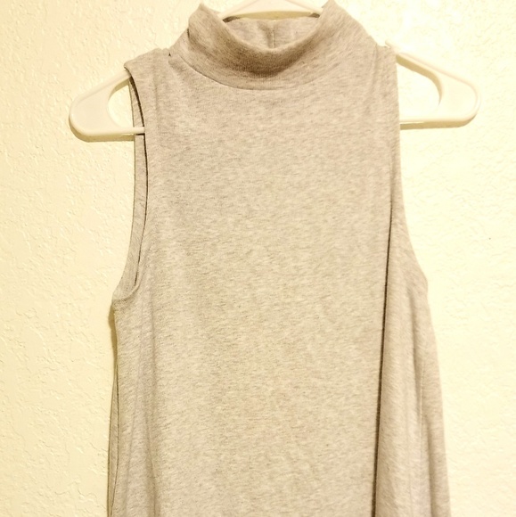 Gray sleeveless turtle neck - Picture 2 of 3